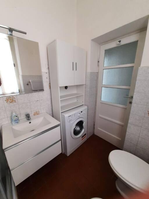 Appartamento Vicino Ospedale Con Self Check-In Парма Экстерьер фото